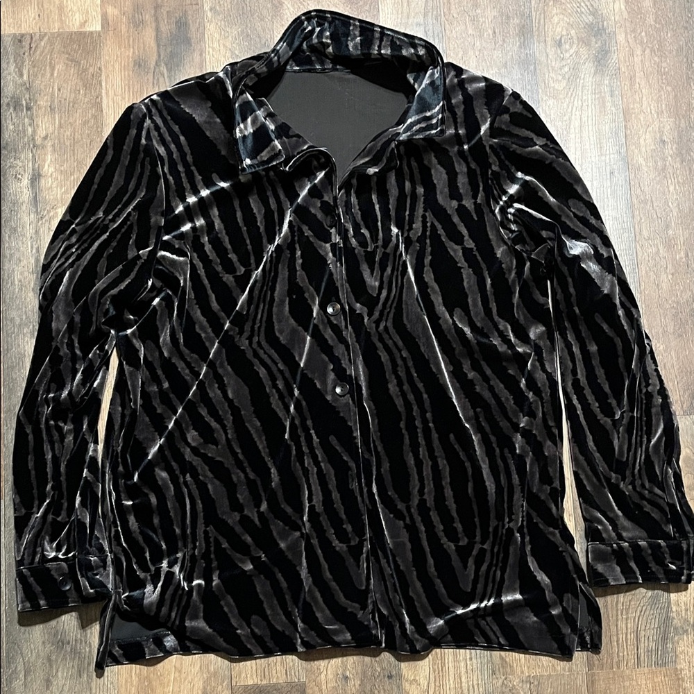 Women’s Top Size Medium Black Velvet Animal Print Stretch Button Up